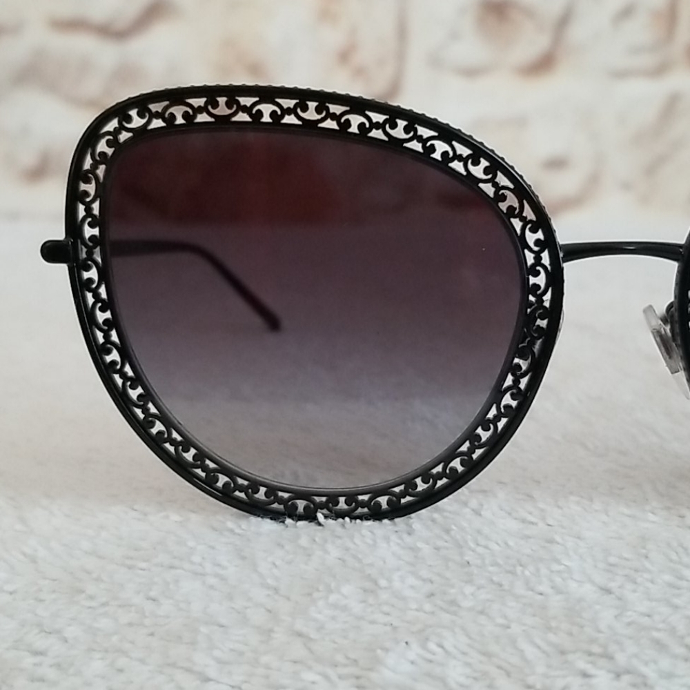 New Dolce & Gabbana Cutout Cat Eye Sunglasses - Picture 7 of 13